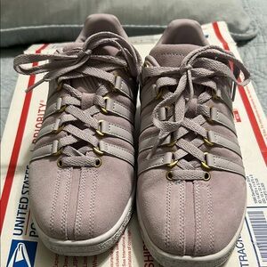 K-Swiss Women's Light Purple Sneakers with Gold Accents